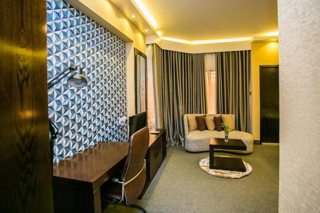 Tropical Daisy Hotel Dhaka Bagian luar foto