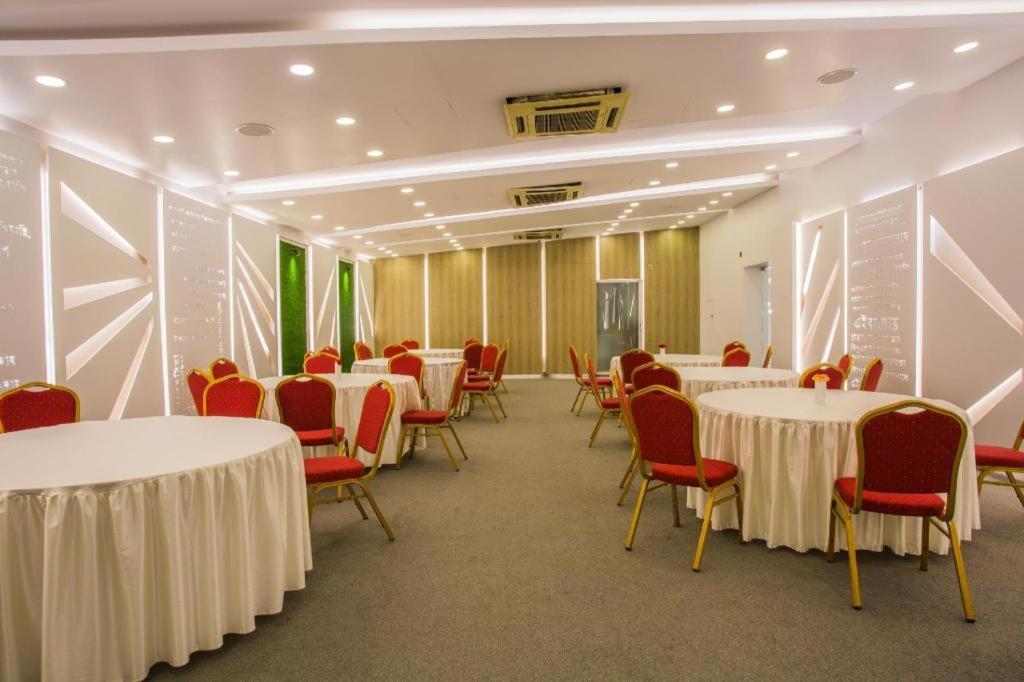 Tropical Daisy Hotel Dhaka Bagian luar foto