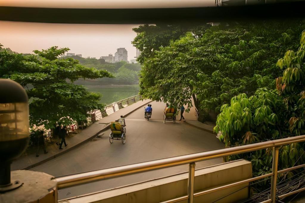 Tropical Daisy Hotel Dhaka Bagian luar foto