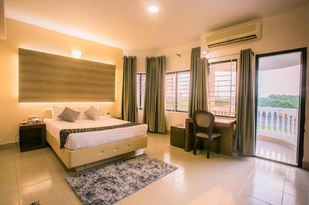Tropical Daisy Hotel Dhaka Bagian luar foto