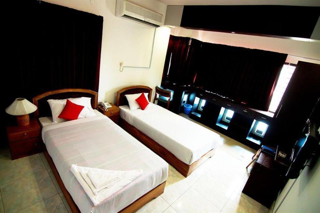 Tropical Daisy Hotel Dhaka Bagian luar foto