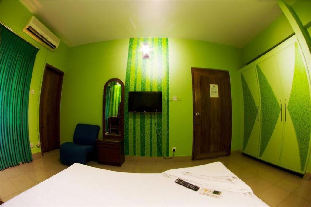 Tropical Daisy Hotel Dhaka Bagian luar foto