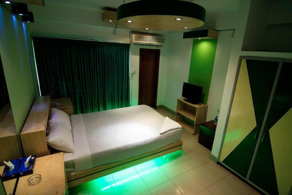Tropical Daisy Hotel Dhaka Bagian luar foto