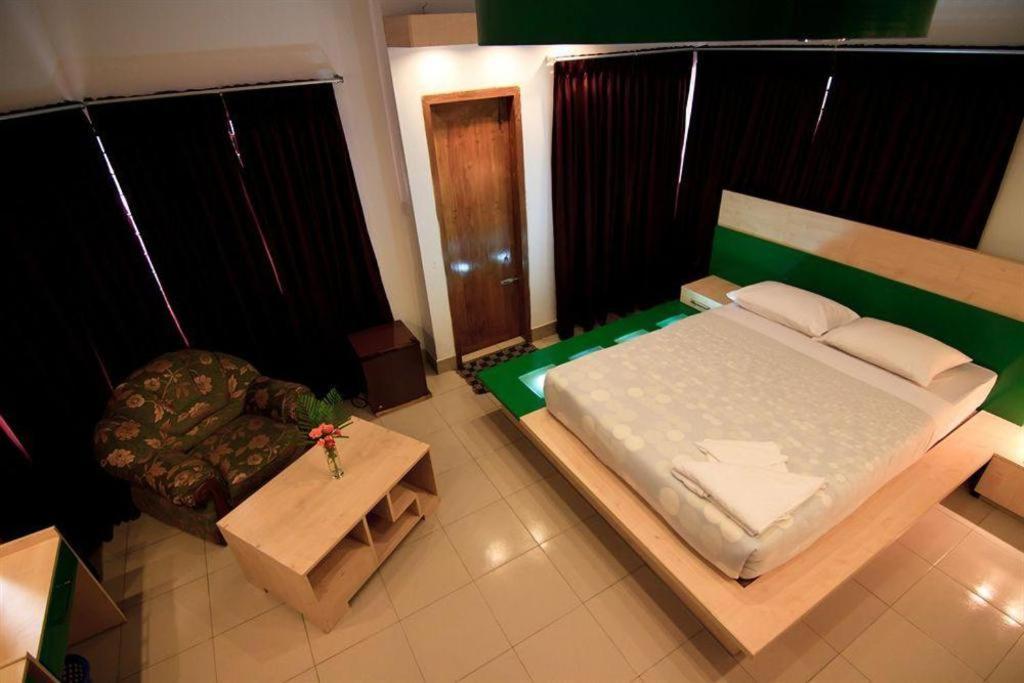 Tropical Daisy Hotel Dhaka Bagian luar foto
