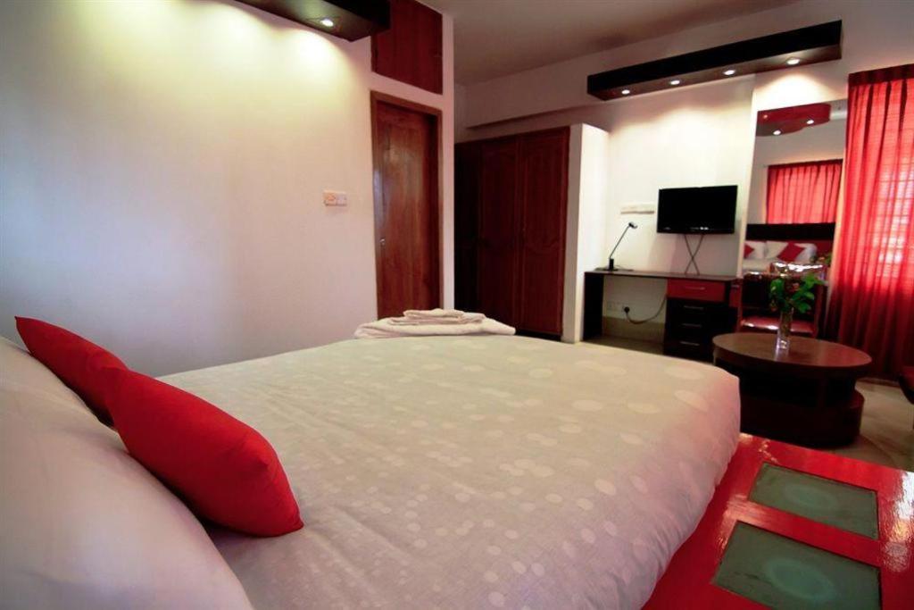 Tropical Daisy Hotel Dhaka Bagian luar foto
