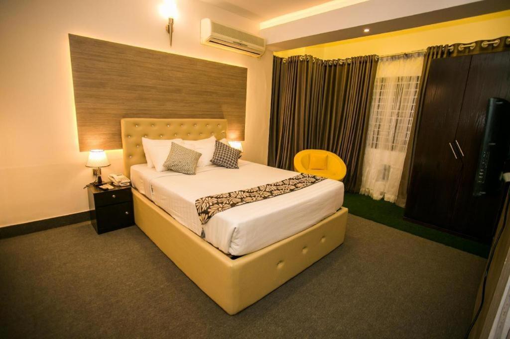 Tropical Daisy Hotel Dhaka Bagian luar foto