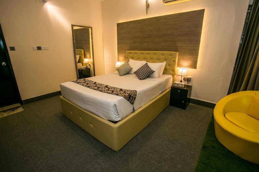 Tropical Daisy Hotel Dhaka Bagian luar foto