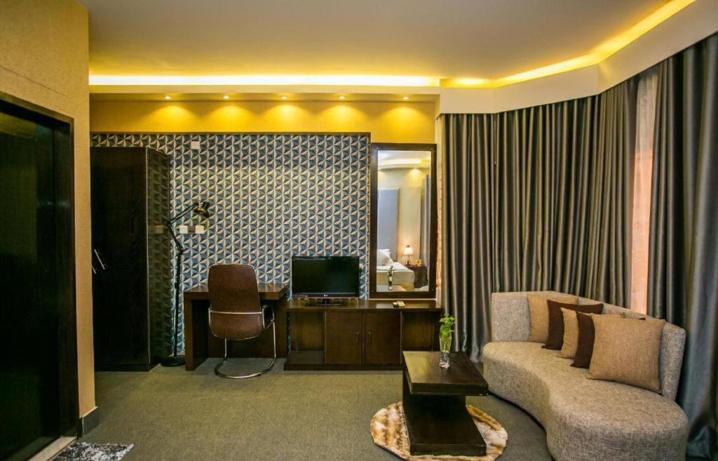 Tropical Daisy Hotel Dhaka Bagian luar foto