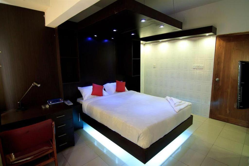 Tropical Daisy Hotel Dhaka Bagian luar foto