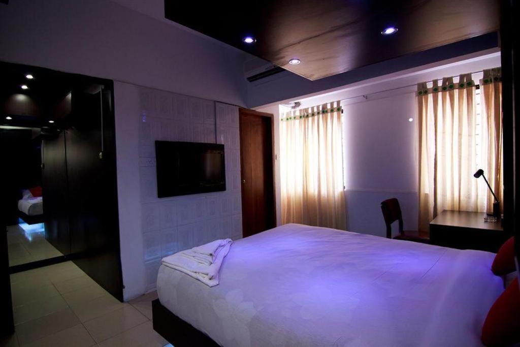Tropical Daisy Hotel Dhaka Bagian luar foto